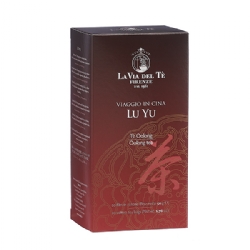 Lu Yu Gourmet cotton tea bags in a Box of 20 filters. A creation inspired by the princess of the  ousand and One Nights and the fascination of ancient Persia. Asophisticated blend of high-qualityblack teas, with an evocative fragrance of fruit and unmistakable hints of pomegranate, symbol of love and rebirth.