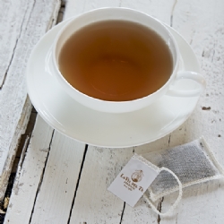 Cape Town - A blend of Rooibos and rose petals, mallow and sunflower, with a sweet and intense aroma of crème caramel.